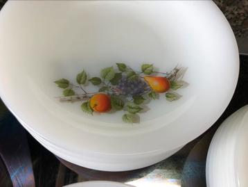 Arcopal fruitmotief vintage servies beschikbaar voor biedingen