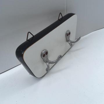 Vintage kapstokje met 2 dubbele kleerhaken. beschikbaar voor biedingen