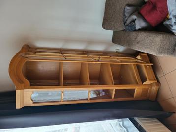 Licht Eiken Vitrine Kast ( driehoek) beschikbaar voor biedingen