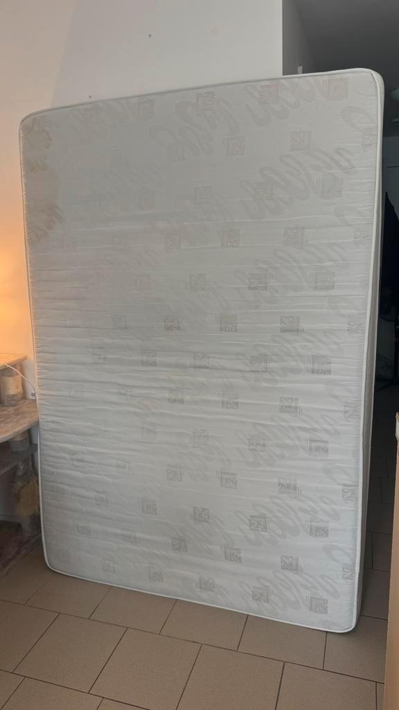 Apollo Bonell: Mooie stevige matras 140 x 200 met veren, Huis en Inrichting, Slaapkamer | Matrassen en Bedbodems, Zo goed als nieuw