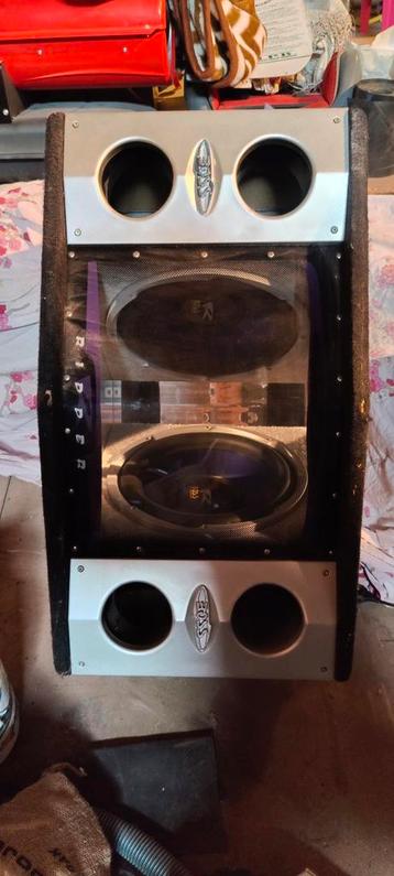 Basskist 2x800w met versterker  beschikbaar voor biedingen