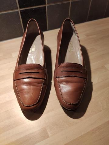 Chaussures classiques à talon, en cuir lisse brun-roux