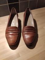 Klassieke schoenen met hak, in glad bruinrood leer, Pumps, Bruin, Coisne, Ophalen of Verzenden