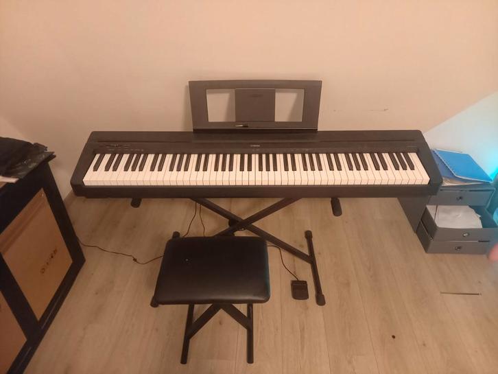 PIANO YAMAHA P-45 ALS NIEUW, Muziek en Instrumenten, Piano's, Zo goed als nieuw, Piano, Ophalen