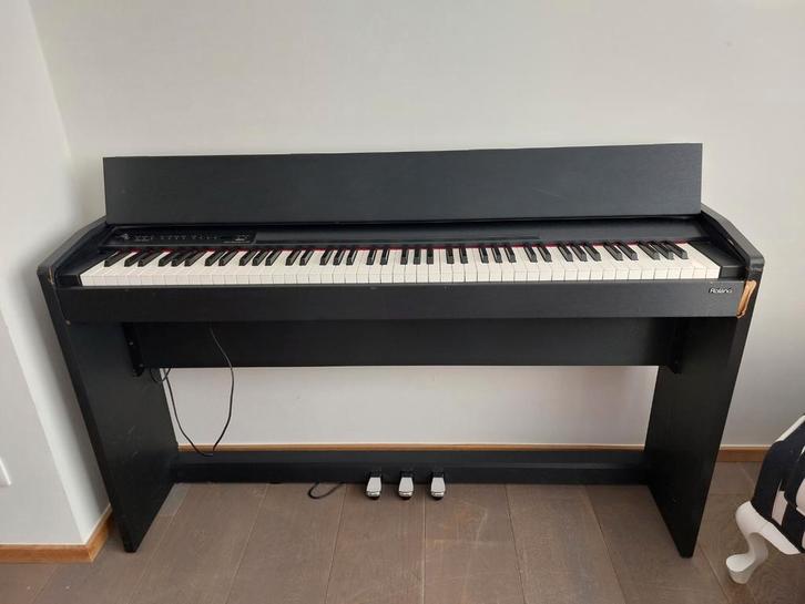 Roland digital piano F-110, Muziek en Instrumenten, Piano's, Gebruikt, Piano, Ophalen