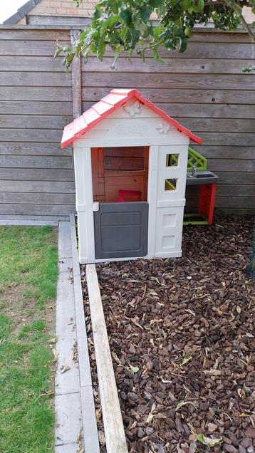 Smoby speelhuisje beschikbaar voor biedingen