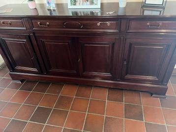 Dressoirkast beschikbaar voor biedingen