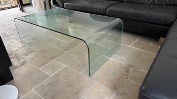 Design tafel uit gebogen glas beschikbaar voor biedingen