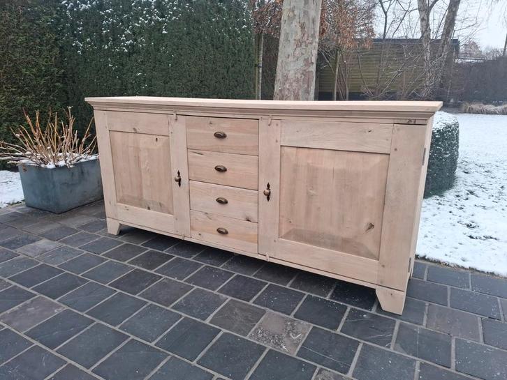 Dressoir uit massieve olm. Geluchtgomd., Huis en Inrichting, Kasten | Dressoirs, Grenenhout, Ophalen of Verzenden