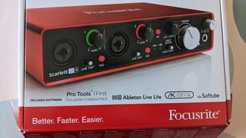 Scarlett Focusrite 2i4 2e generatie in nieuwstaat