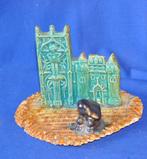 ceramique barbotine sainte waudru et singe de mons, Antiquités & Art, Enlèvement ou Envoi