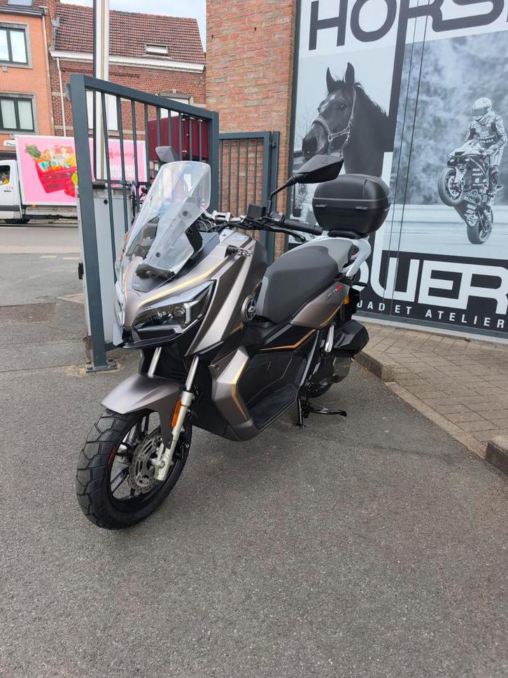 QJ motor ATR 125 NEUF TOP CASE COMPRIS, Fietsen en Brommers, Scooters | Yamaha, Elektrisch, Ophalen