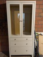 Vitrine HEMNES IKEA avec poignées ZARA HOME en or/blanc, Huis en Inrichting, Ophalen, 50 tot 100 cm, Zo goed als nieuw, 150 tot 200 cm