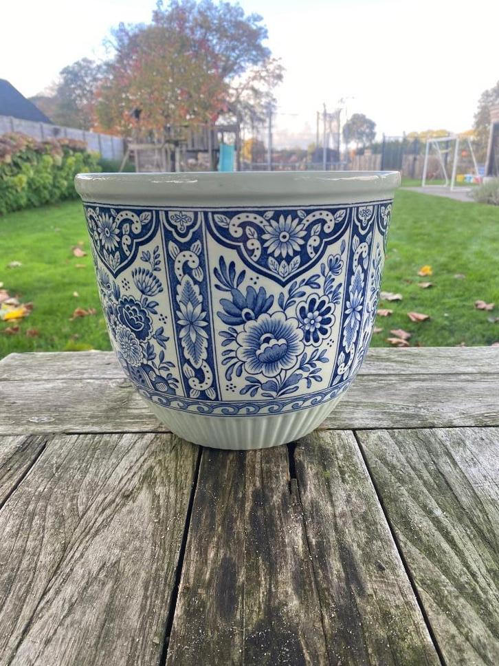 delfts blauw witte pot Royal Boch for Royal Sphinx, Antiek en Kunst, Antiek | Keramiek en Aardewerk, Ophalen