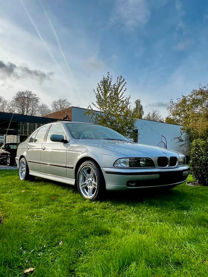BMW 540i V8 handgeschakeld 90.000km als nieuw!, Auto's, BMW, Bedrijf, Handgeschakeld, Onderhoudsboekje, Ophalen