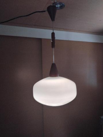 Vintage opaline hanglamp beschikbaar voor biedingen