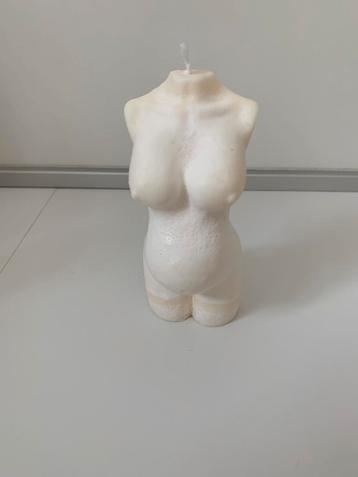 Mooie kaars zwangere vrouw beschikbaar voor biedingen