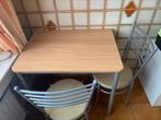Table + 2 chaises, Maison & Meubles, Tables | Tables mange-debout, Comme neuf