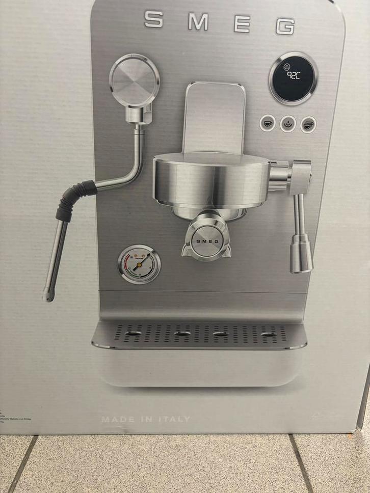 Espresso manuele koffiemachine Smeg EMC02-zwart- op te halen, Elektronische apparatuur, Koffiezetapparaten, Nieuw, Koffiebonen