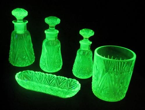 5 st. vaseline uranium glas art deco, parfumflessen...ca1920, Antiek en Kunst, Antiek | Glaswerk en Kristal, Verzenden