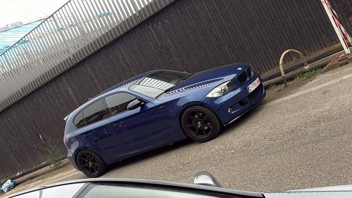 Bwm e87 m pakket verlaagd en sportuitlaat met attesten, Auto's, BMW, Particulier, 1 Reeks, ABS, Airbags, Airconditioning, Alarm