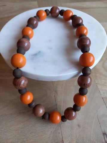 Ketting met houten kralen, bruin, oranje beschikbaar voor biedingen