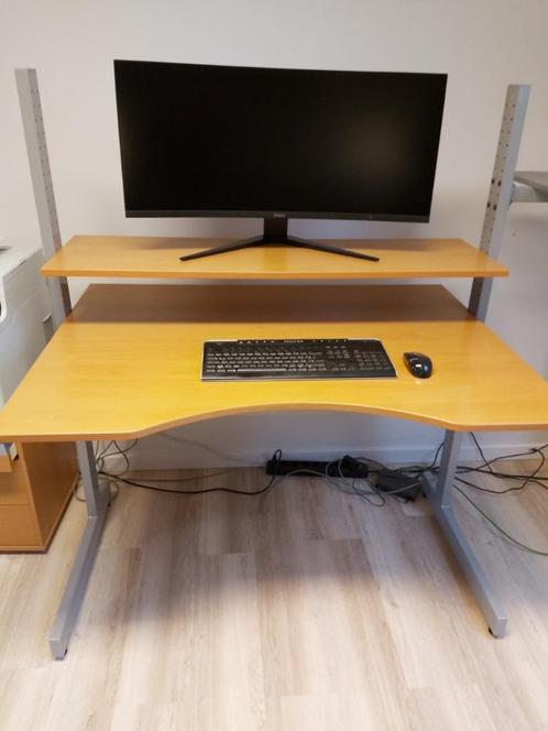 Multi-functioneel IKEA bureau (in goede staat), Huis en Inrichting, Bureaus, Gebruikt, Bureau, In hoogte verstelbaar, Ophalen