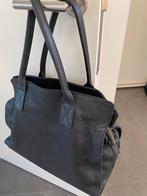Zwart lederen schouder/ draagtas, Italiaans , Chic, Handtassen en Accessoires, Tassen | Damestassen, Ophalen, Zo goed als nieuw