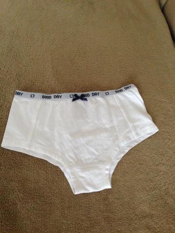Witte slip, Good Day, 158-164  beschikbaar voor biedingen