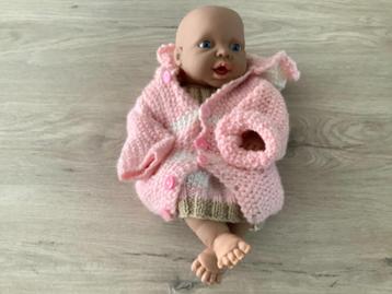 Baby speelpop met gebreien jas (36 cm) beschikbaar voor biedingen