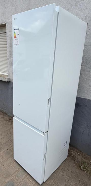 LG frigo grand volume Blanc -No frost /WI-FI/H.203cm./ A+++  beschikbaar voor biedingen