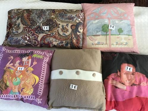 18 sierkussens aan slechts 2 euro of 3 euro per kussen, Huis en Inrichting, Woonaccessoires | Kussens, Zo goed als nieuw, Ophalen of Verzenden