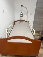 Lit médical avec matelas et housse de protection