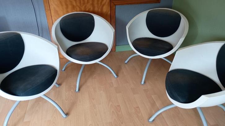 4 draaistoelen Ikea Gubbo door Mia Lagerman, Huis en Inrichting, Stoelen, Gebruikt, Vier, Kunststof, Metaal, Stof, Wit, Ophalen