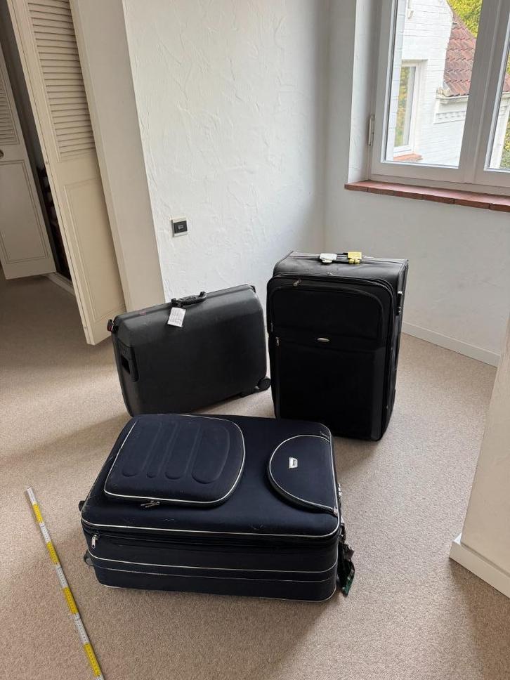 3 grote reiskoffers, Handtassen en Accessoires, Koffers, Gebruikt, Hard kunststof, 70 cm of meer, Uitschuifbare handgreep, Wieltjes