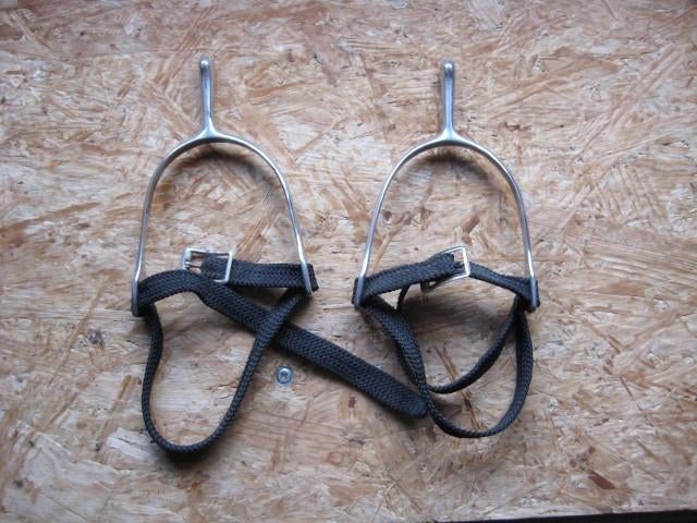 étriers + embouts + sangles pour invités + etc. (voir photo), Animaux & Accessoires, Chevaux & Poneys | Brides & Harnachement