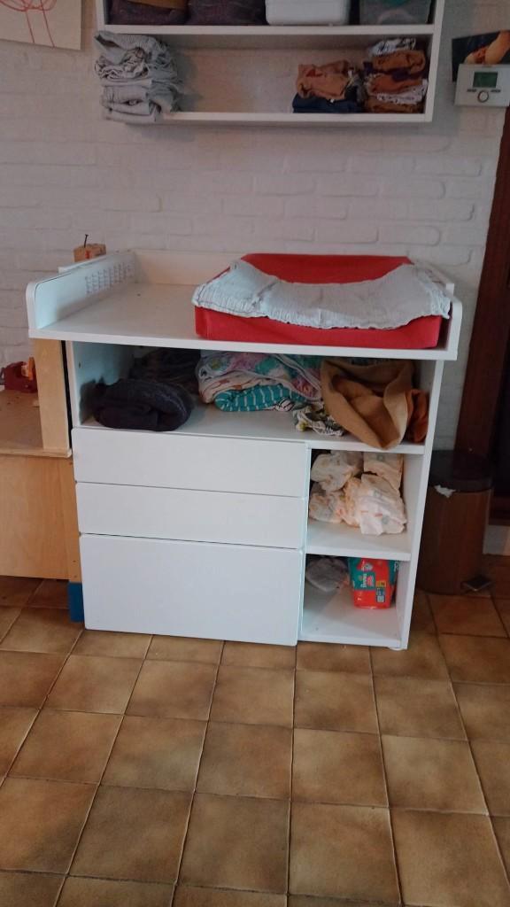 Verzorgingstafel Ikea Smastad, Kinderen en Baby's, Kinderkamer | Commodes en Kasten, Zo goed als nieuw, Commode, Ophalen
