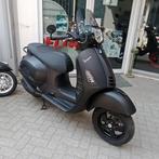 Vespa GTS 300 Notte HPE met 3800km! 1 jaar garantie, Motoren, Motoren | Piaggio, Bedrijf