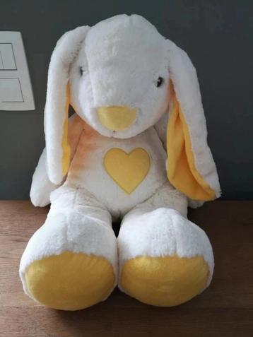 Groot knuffel konijn beschikbaar voor biedingen