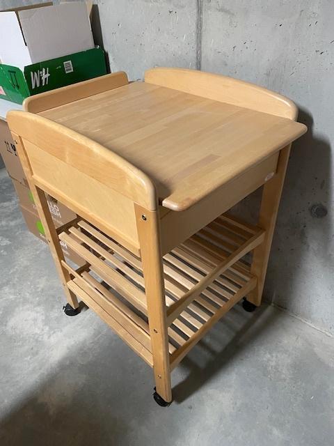 Massief houten verzorgingstafel op wieltjes – Troll, Kinderen en Baby's, Kinderkamer | Commodes en Kasten, Gebruikt, Commode, 90 tot 105 cm