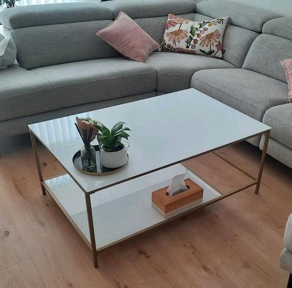 Moderne salontafel : wit glas, gouden frame, Huis en Inrichting, Tafels | Salontafels, Zo goed als nieuw, Minder dan 50 cm, 50 tot 100 cm