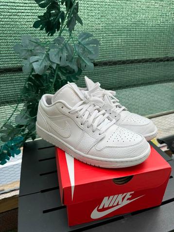 Nike Jordan 1 Low White beschikbaar voor biedingen