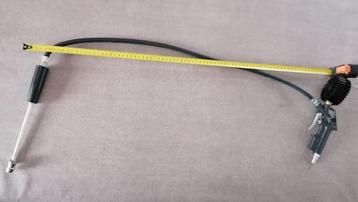 Banden blaas toestel met lange slang en vulstok beschikbaar voor biedingen