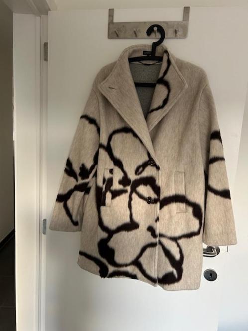 Fantasie halflange jas van Caroline Biss, Kleding | Dames, Jassen | Winter, Nieuw, Maat 38/40 (M), Beige, Verzenden