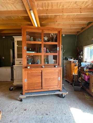 Teak Buffetkast Keukenkast Vitrinekast. beschikbaar voor biedingen
