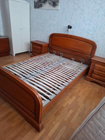  bed +lattenbodem Swissflex  +2 nachtkastjes in donkere teak beschikbaar voor biedingen