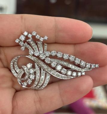 Diamanten broche beschikbaar voor biedingen