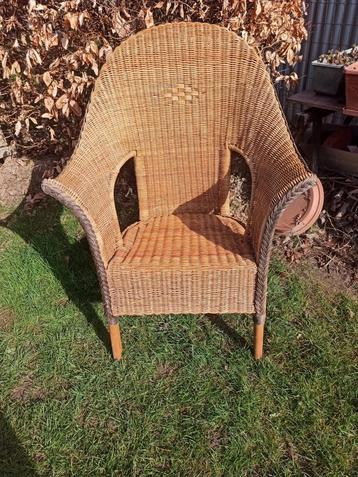 Rotan fauteuil in uitstekende staat  beschikbaar voor biedingen
