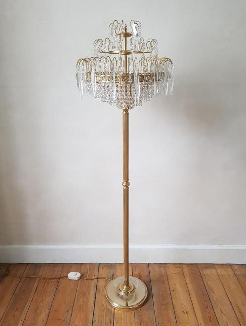 Ancien Splendide Lampadaire à pampilles en bronze et cristal, Maison & Meubles, Lampes | Lampadaires, Comme neuf, 150 à 200 cm