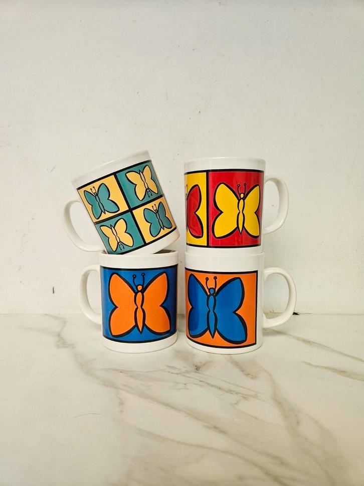 Vintage Staffordshire tassen, Huis en Inrichting, Keuken | Servies, Zo goed als nieuw, Kop(pen) en/of Schotel(s), Keramiek, Ophalen of Verzenden